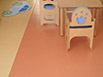 Pavimento vinilico omogeneo posato con prodotti Mapei EC1, antistatico, ignifugo. Esempio posato in scuola materna.