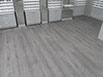 Pavimento in PVC in doghe, spessore 4 mm.